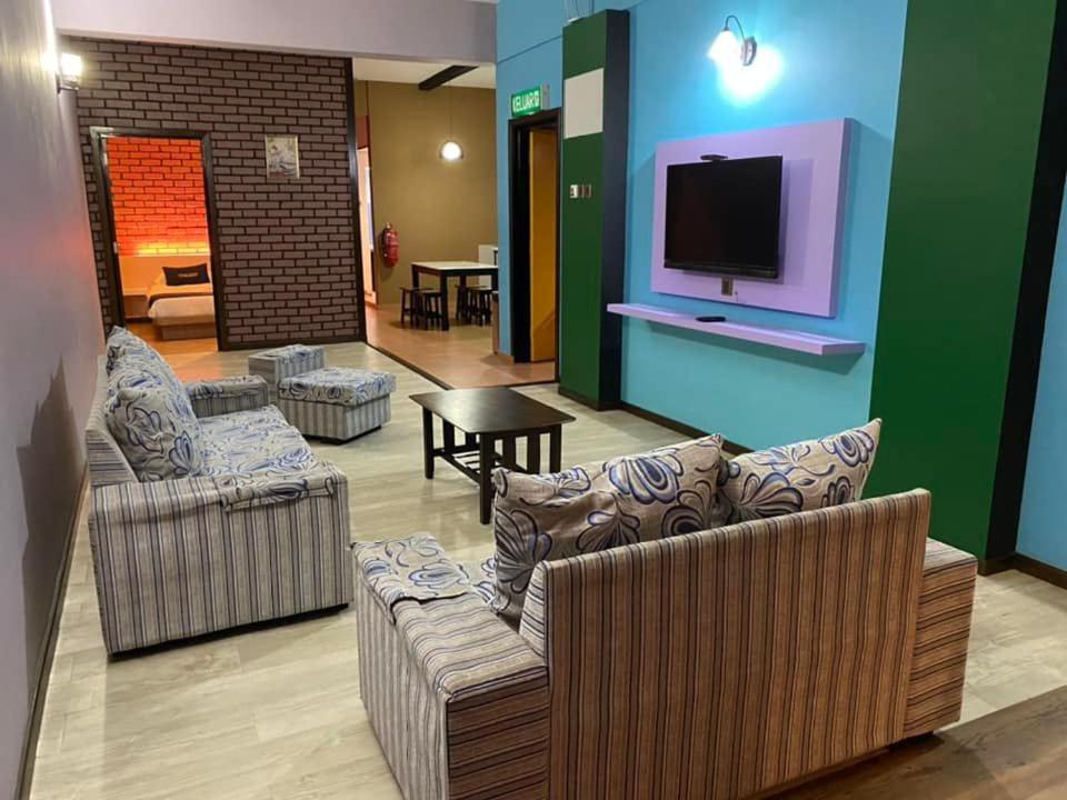 Suria Coliving Hostel & Apartment タナ・ラタ エクステリア 写真